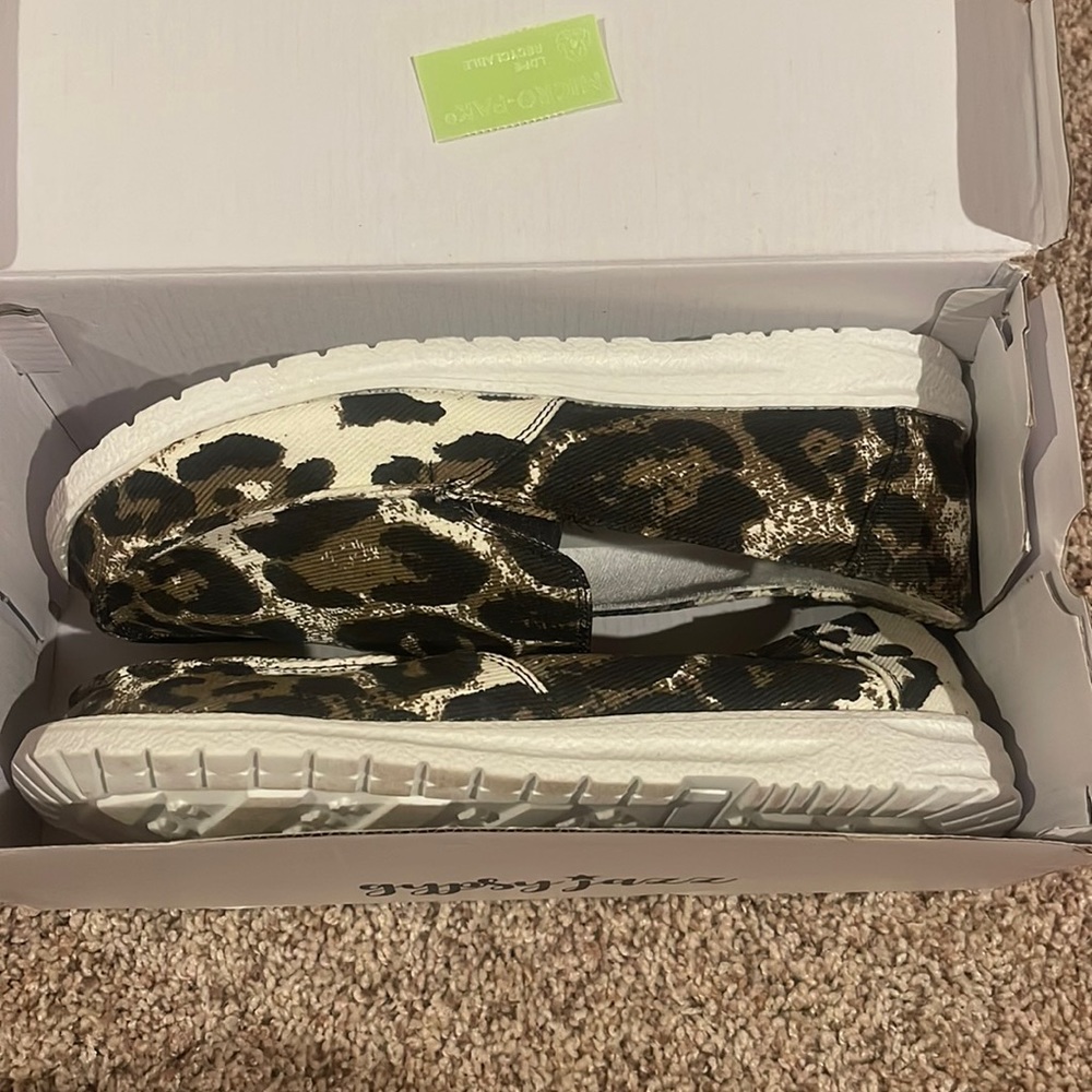 Never worn gypsy jazz size 10